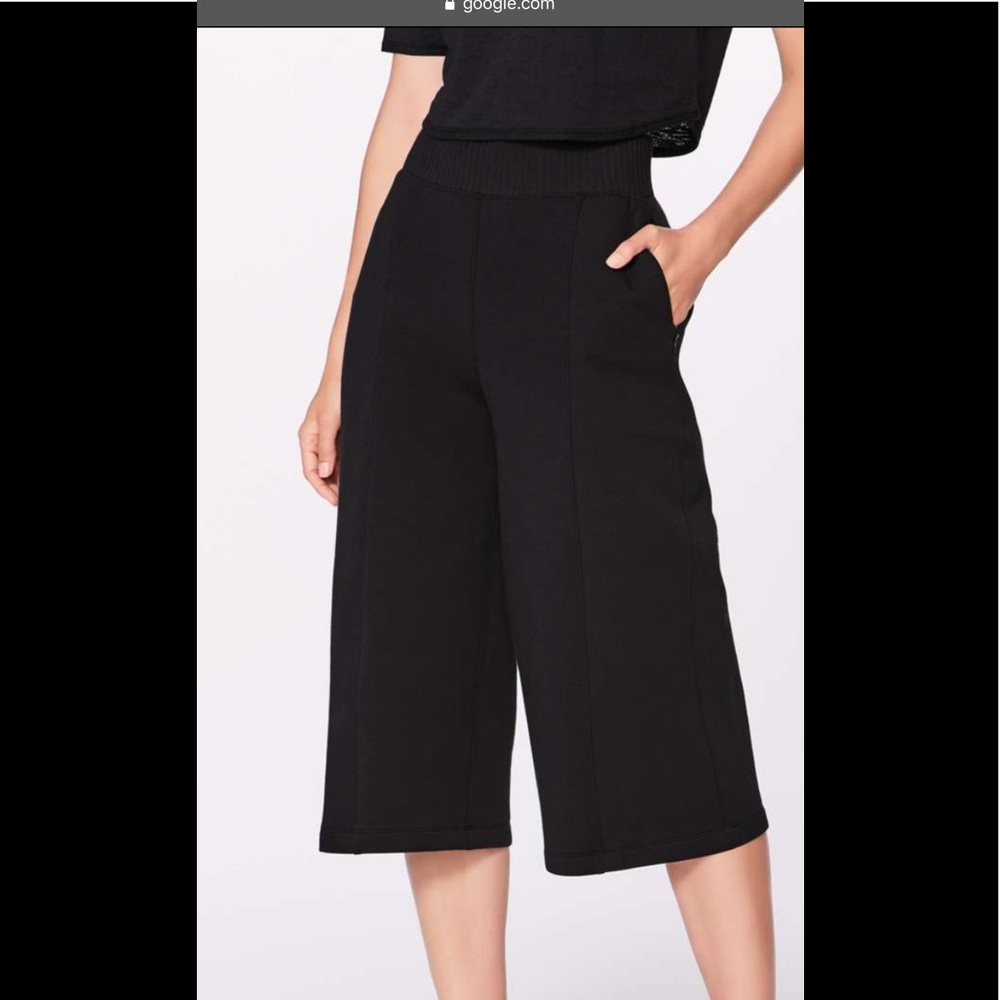 Lululemon New Form Culottes Sz 4